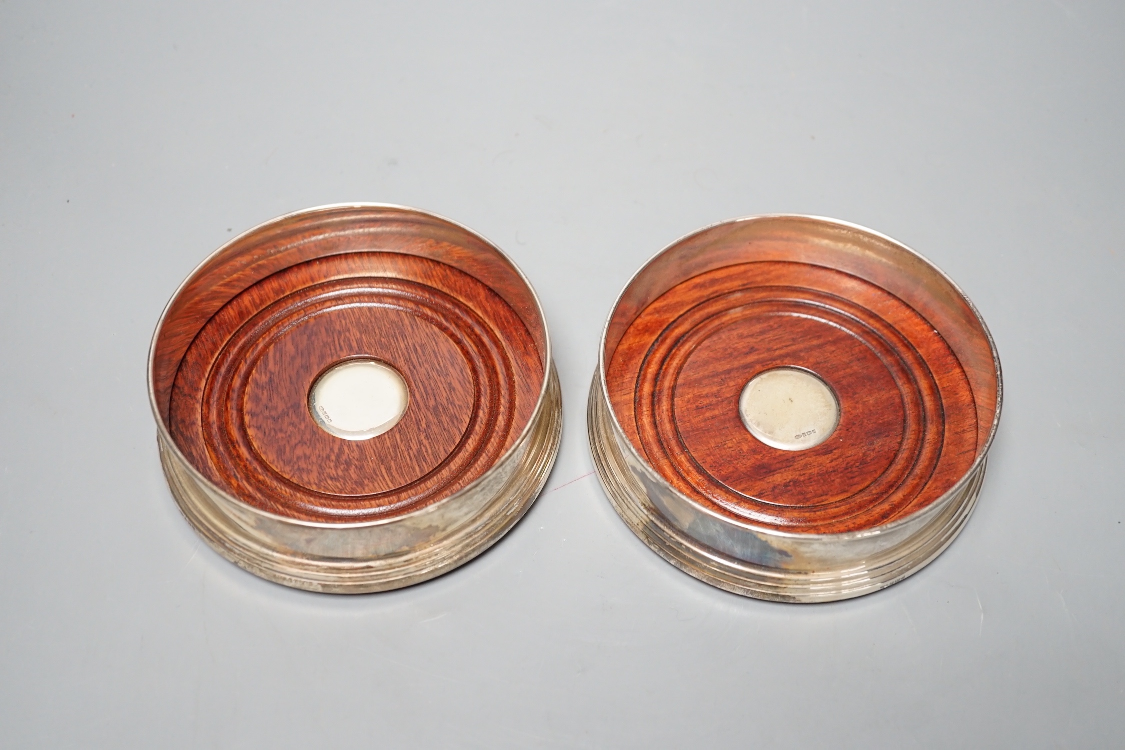 A pair of modern silver mounted wine coasters, B & Co, London,1996, diameter 11.9cm.